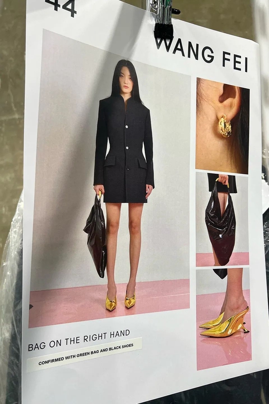 首次出征国际时装周的新人模特王菲登上 Bottega Veneta 秀场