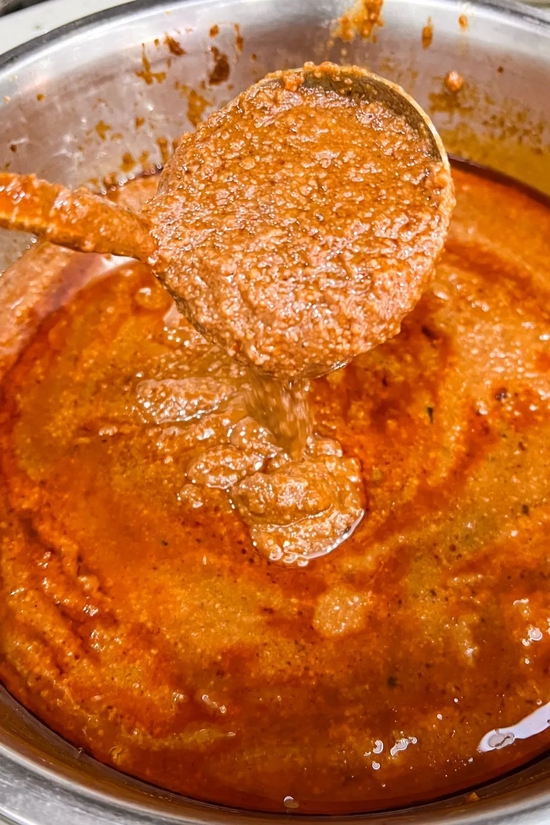 金红的酱料，是兴义羊肉粉的灵魂。 摄影/饭火花‍‍‍‍‍‍‍