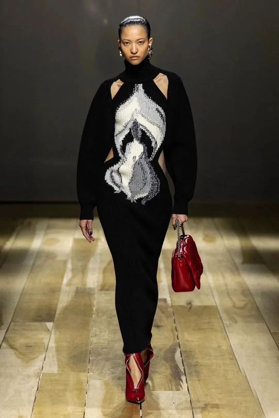 ALEXANDER MCQUEEN  2023 FALL WINTER COLLECTION