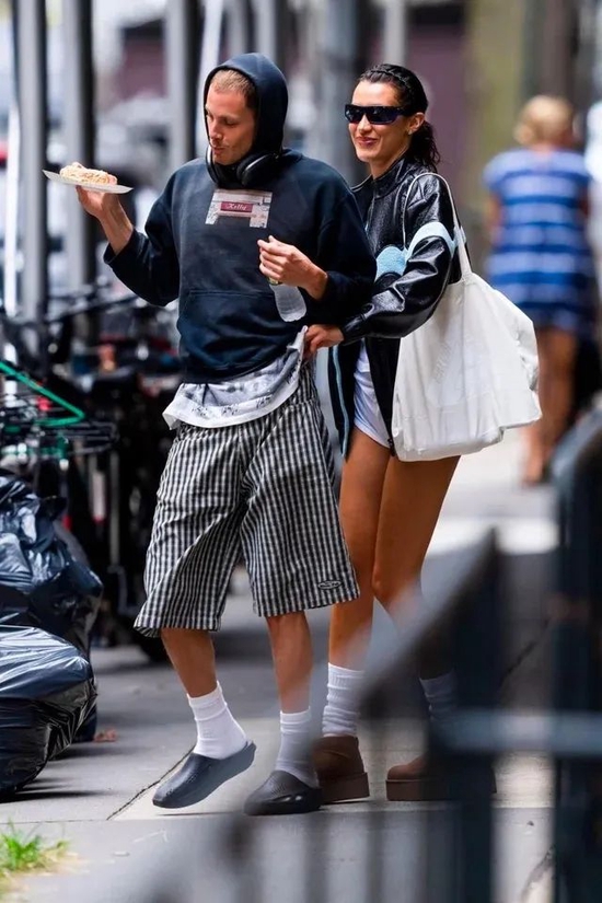 Marc Kalman & Bella Hadid / Via VOGUE