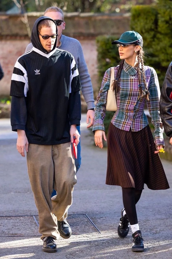 Marc Kalman & Bella Hadid / Via VOGUE