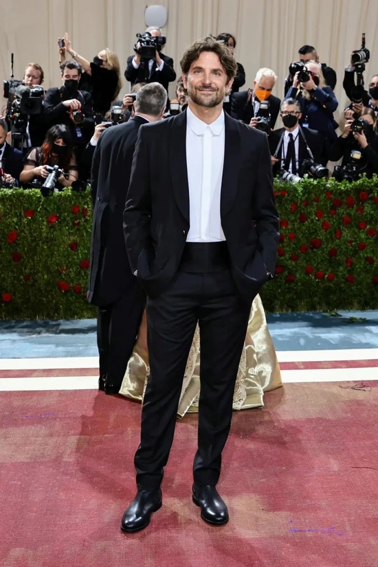 Bradley Cooper演绎 Louis Vuitton 礼服