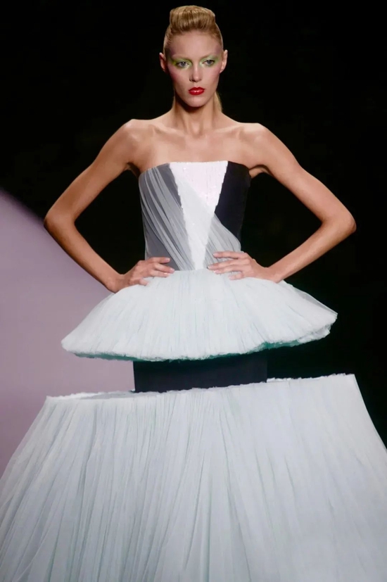 Viktor & Rolf 2010 Spring Summer Haute Couture