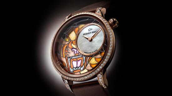 雅克德罗空窗珐琅时分小针盘腕表，图片来源于雅克德罗。