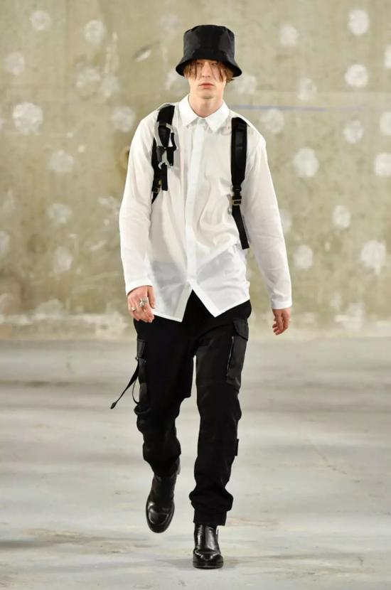 睡不醒男孩sashatrautvein没人说你帅因为你还不够丧