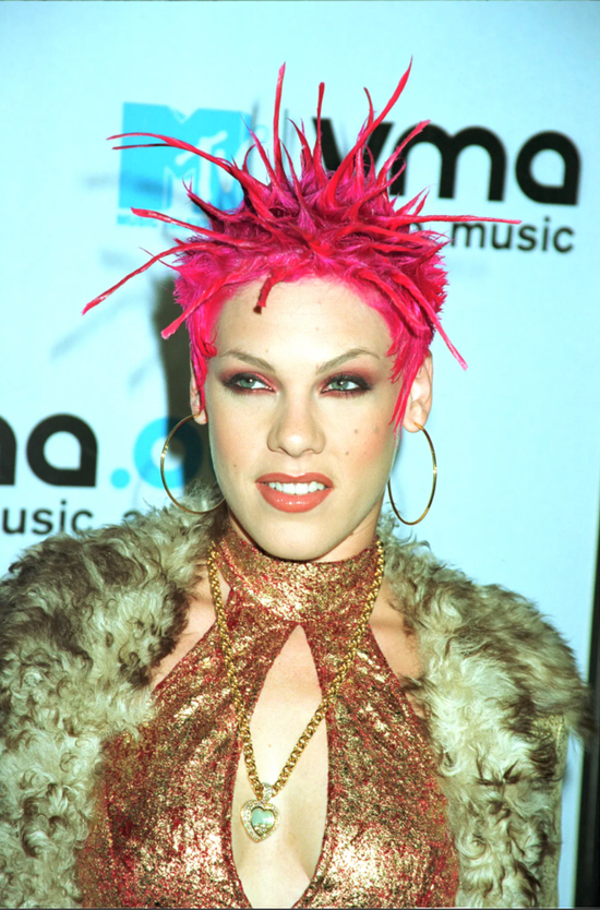  Pink 在 MTV 紅毯造型