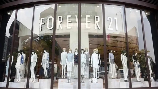 Forever 21 首次推出时,几个月内让设计概念抵达零售店