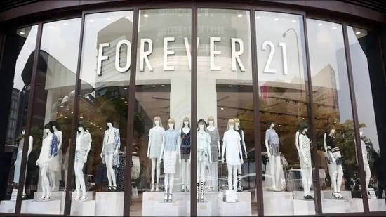 Forever 21 首次推出时，几个月内让设计概念抵达零售店