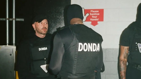 Ye与Demna Gvasalia