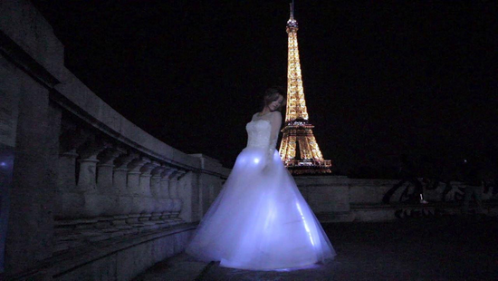 Baligane Paris的发光婚纱 　　图片来源：Facebook