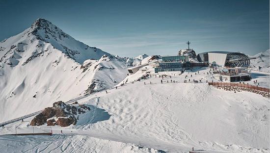 这座007风格的建筑位于电影《007：幽灵党》中重要取景地