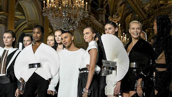 Balmain 2019春夏系列(图片来源:Vogue Runway)