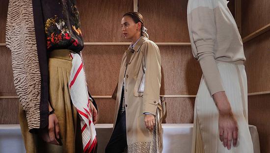 Burberry 2019春夏系列 图片来源:Vogue Runway