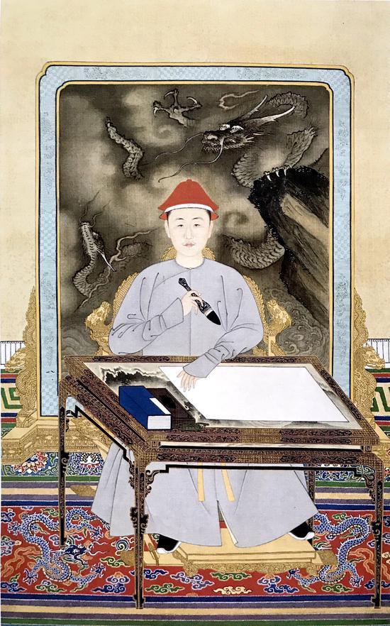 清佚名《康熙便服写字像轴》，故宫博物院藏