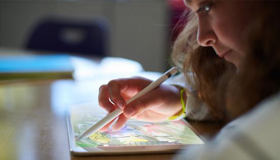 iPad 现在支持Apple Pencil，让用户可以更好地发挥创造力和提升效率。