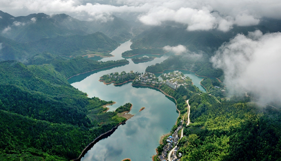 黄山这四条自驾路线带你驶入水墨奇境 自驾 路线 奇境 新浪时尚 新浪网 黄山这四条自驾路线带你驶入水墨奇境 自驾 路线 奇境 新浪时尚 新浪网