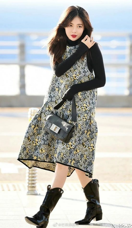 韩星街拍 | 什么是"性感小野马风"?泫雅用街拍做示范