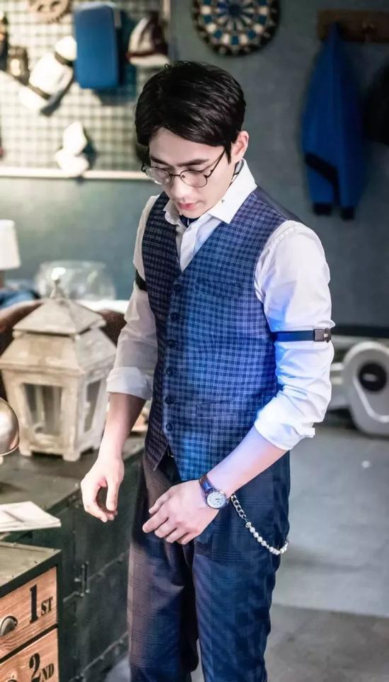 你们老公的穿搭我都给你想好啦|朱一龙|教授|风衣_新浪时尚_新浪网