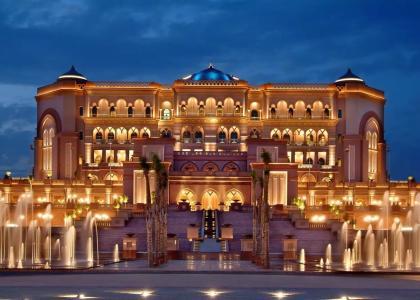 它就是酋长国宫殿酒店（Emirates Palace Hotel）。