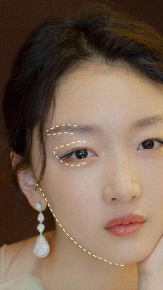 周冬雨怎么就变得太娘了纵向妆容手法值得拥有