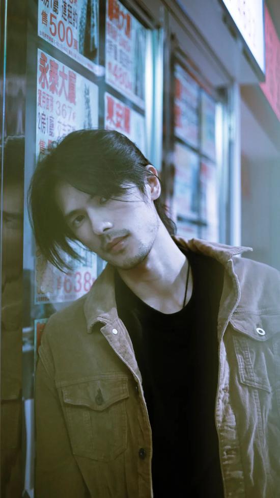 看到网上热议并且带着嘲讽意味的讨论,逍飞的原话是"人家姑娘为了穿好