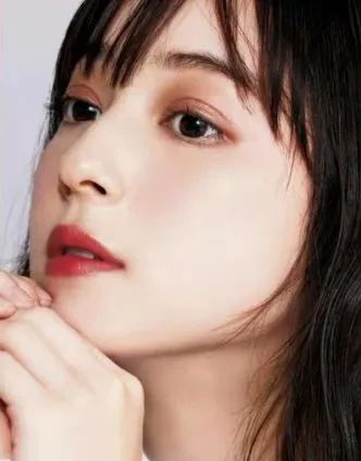 图源《VOCE》 2022年1月