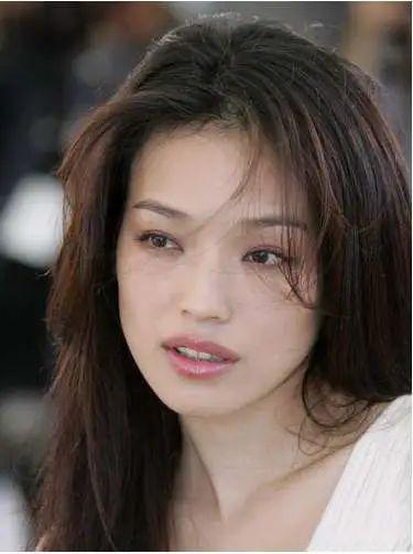 森绘梨佳涂什么口红都好看?原来多亏了她的厚唇