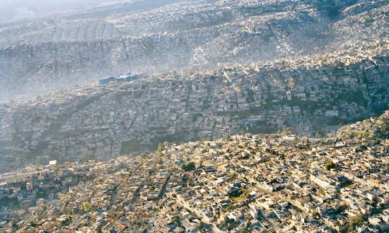 俯瞰巨大的墨西哥城区