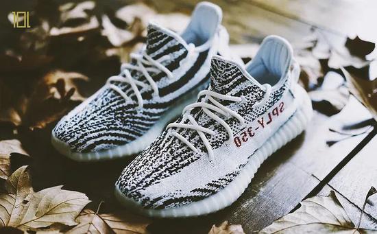 YEEZY BOOTS 350V2 ZEBRA