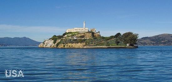 以前的美国臭名昭著的监狱所在地——恶魔岛（Alcatraz Island），现在成为旧金山著名观光景点。
