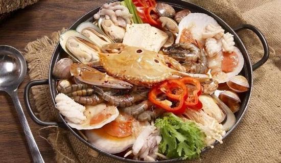 尚品 美食美酒 > 正文  韩国人对鱼类,贝类和海苔的热爱相信大家都有