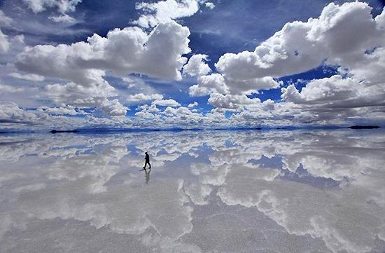 只有雨季的乌尤尼盐湖才是人们向往的“天空之镜”