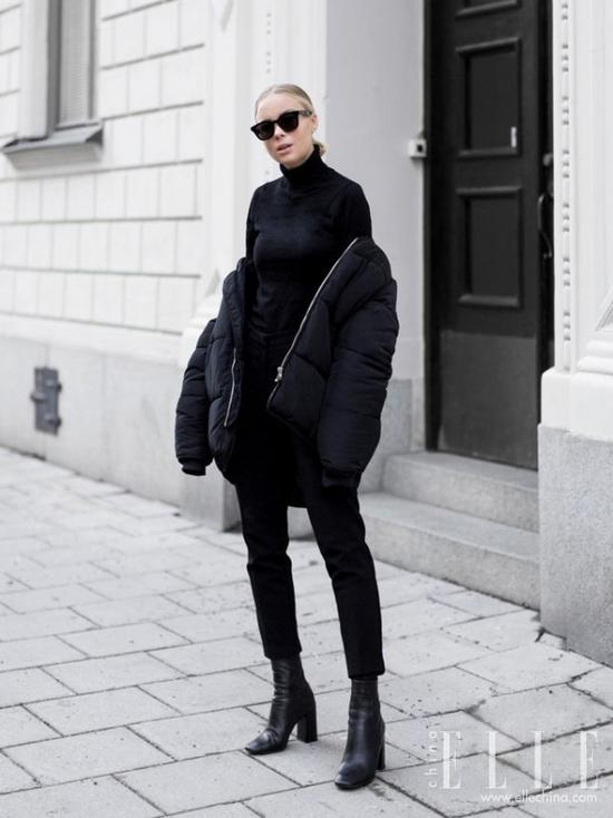 这件黑色内搭真的是冬天时髦女孩的必备！
