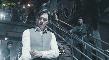 而看看老佛爷这娴熟的动作