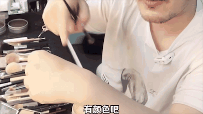 精力都花在了挑选化妆工具上?我更在乎它们的清洁问题