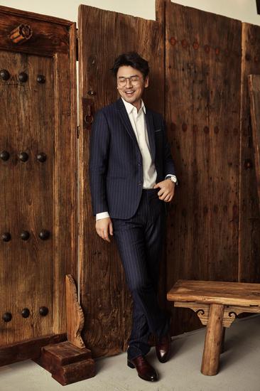 "最有少年感"雷佳音,都曾穿过以轻便著称的"云底"皮鞋系列