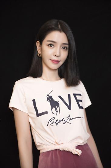 李毓芬美丽大方