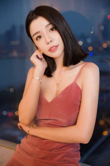 李毓芬look