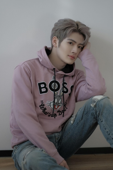 歌手into1成员力丸