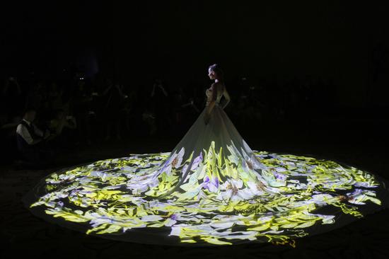 保利洲际系婚礼婚纱投影繁花