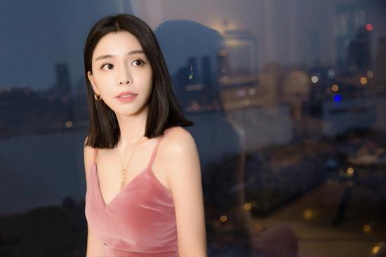 李毓芬性感迷人