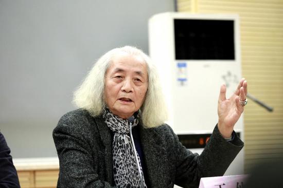 美术评论家王仲先生发言