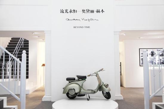 快骑上Vespa，感受一把赫本风光