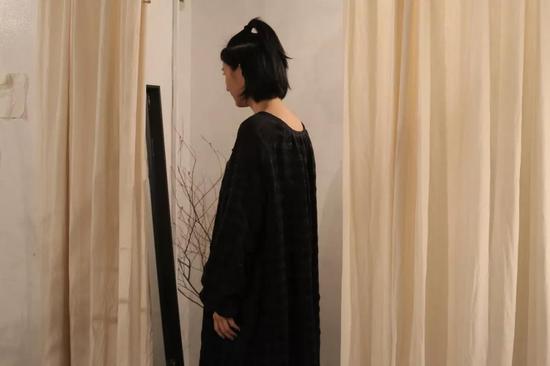 这位穿上就不愿意脱下来的朋友最后还是“剁手”啦