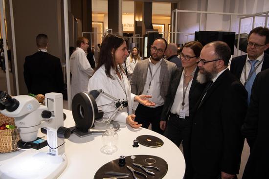 本届SIHH特别设置了SIHH LAB 展示腕表行业最新科技