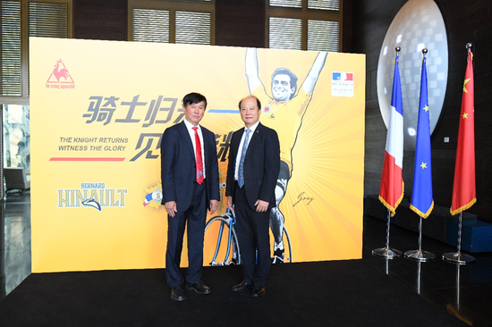 自行车运动协会主席沈金康同宁波乐卡克服饰有限公司董事长总经理王可合影