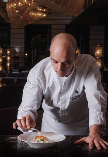 mio - sous chef alessio pirozzi in action mio副主厨alessio