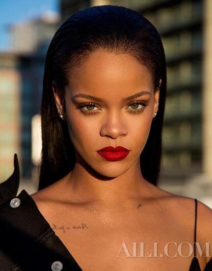 你的美妆博主Rihanna已上线速来Follow