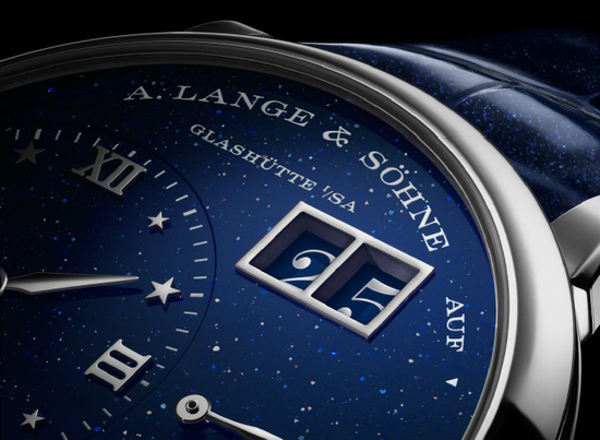 LANGE 1 朗格 1 小型款月相腕表配备蓝色砂金石玻璃表盘
