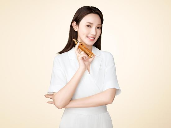 御年轻愈美丽法国娇兰帝皇蜂姿绽放十年蜂采